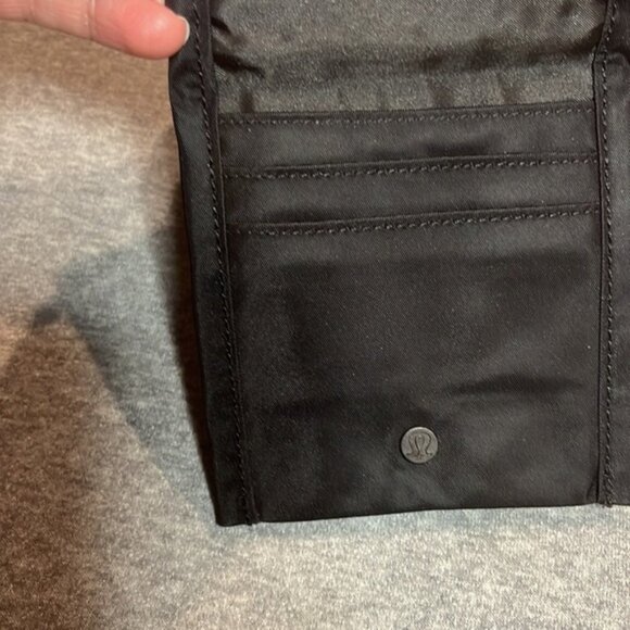 LULULEMON Black Ever Ready crossbody wallet. - Picture 5 of 9